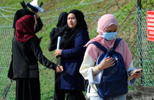 PELAJAR UITM PULANG KE KAMPUNG SUSULAN PERINTAH KAWALAN PERGERAK