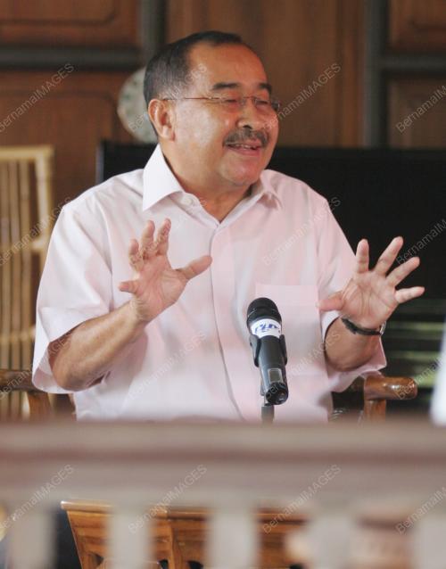 DATUK SERI ABDUL AZIZ SAMSUDDIN