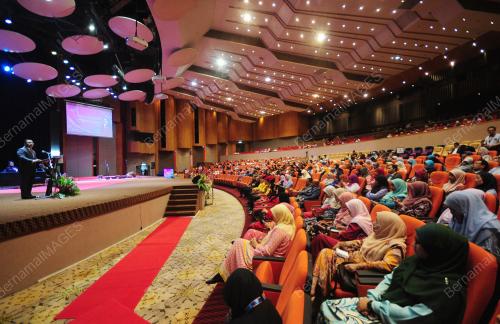DATUK SERI AMIRUDIN SHARI