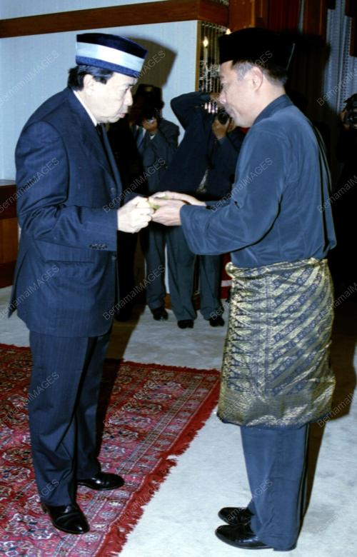 SG02_17022016_SULTAN_WATIKAH