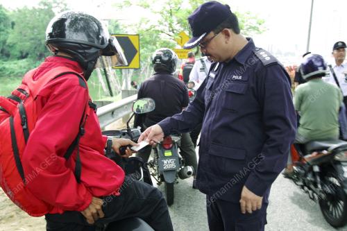 SG02_17052012_OPERASI_MOTOSIKAL