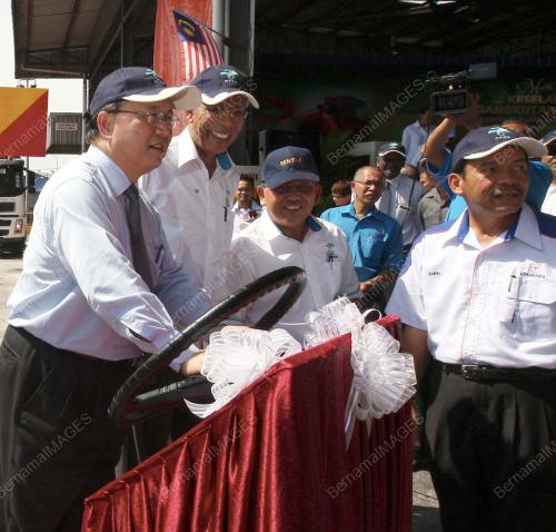 TAN SERI BERNARD DOMPOK