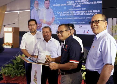 DATUK SERI AMIRUDIN SHARI