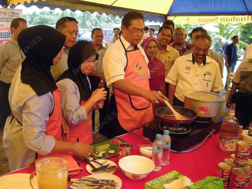 DATUK SERI NOH OMAR