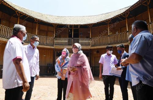 DATUK ZURAIDA KAMARUDDIN