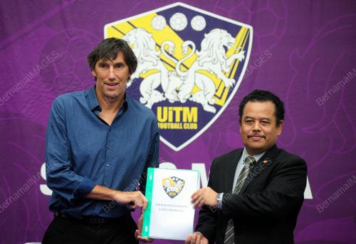 MAJLIS MEMPERKENALKAN KETUA JURULATIH DAN PEMAIN UiTM FC 2021