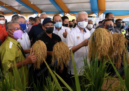 DATUK SERI ISMAIL SABRI YAAKOB