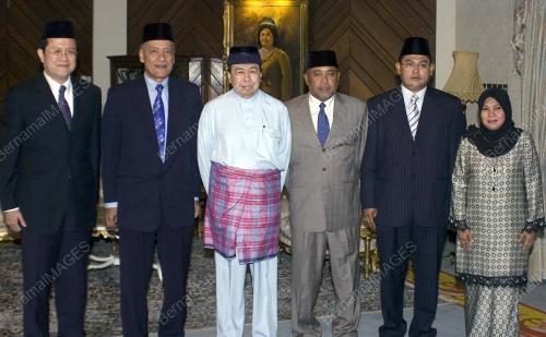 SULTAN SHARAFUDDIN IDRIS SHAH