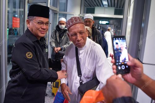 DATUK DR MOHD NA'IM MOKHTAR
