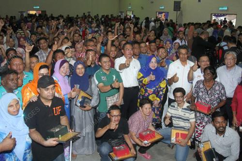 SG02_21082017_PENYERAHAN_KUNCI
