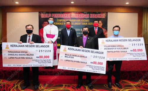 PENYERAHAN SUMBANGAN SEMPENA PERAYAAN HARI KRISMAS