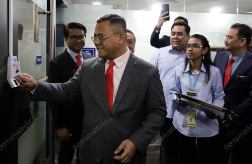 DATUK SERI AMIRUDIN SHARI