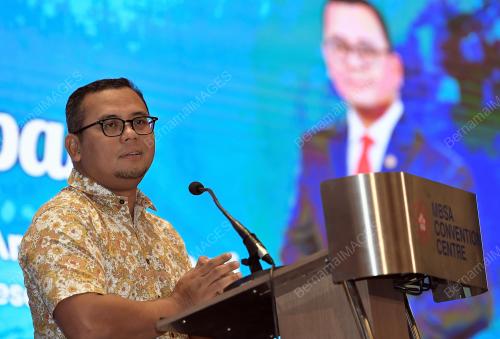 DATUK SERI AMIRUDIN SHARI
