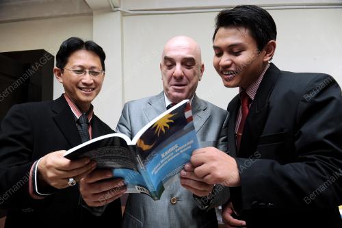 SG02_24102013_BERGAMBAR