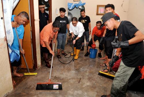 SG02_24112015_BANJIR