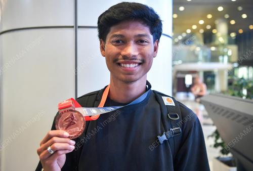 MUHAMMAD AZEEM FAHMI