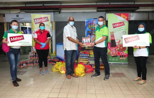 PENYERAHAN BANTUAN MAKANAN DAPUR MAHSURI KEPADA FOOD BANK