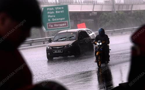 HUJAN LEBAT DI KLANG