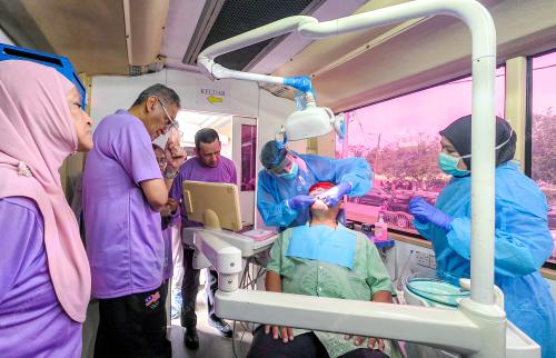 DATUK SERI DR DZULKEFLY AHMAD