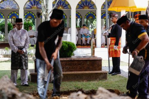 SULTAN SHARAFUDDIN IDRIS SHAH