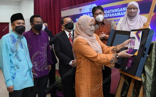 DATUK SERI DR NORAINI AHMAD
