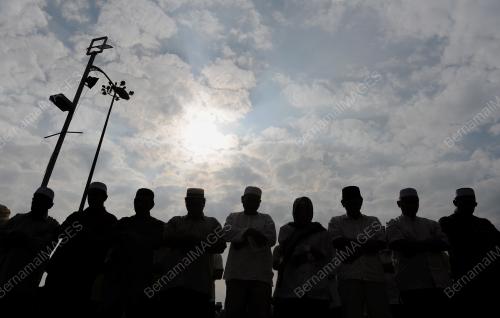 SG02_27022014_SOLAT_HUJAN