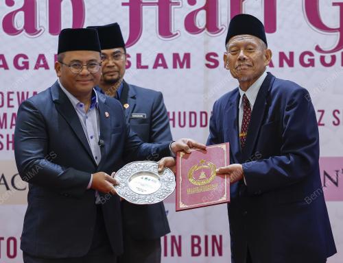 DATUK SERI AMIRUDIN SHARI