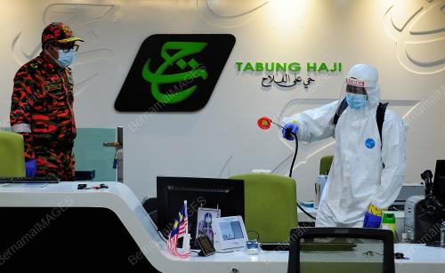 KERJA-KERJA SANITASI OLEH ANGGOTA BOMBA DI UTC SELANGOR