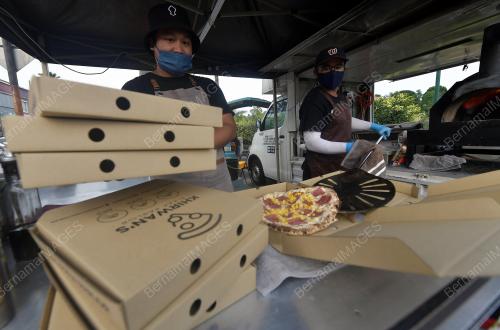 USAHAWAN PIZA KETUHAR BATA