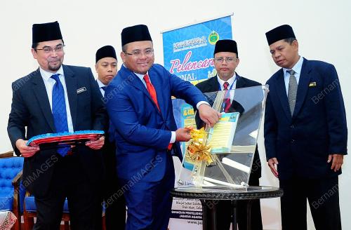 AMIRUDIN SHARI