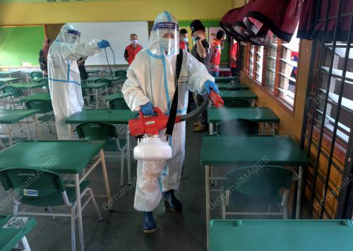PROSES SANITASI SEKOLAH