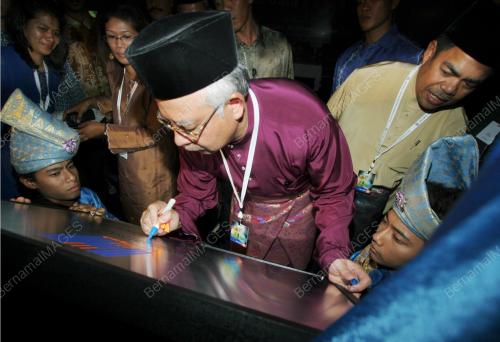 NAJIB TUN RAZAK