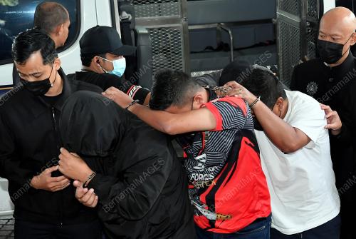 ANGGOTA KASTAM DIDAKWA SPRM
