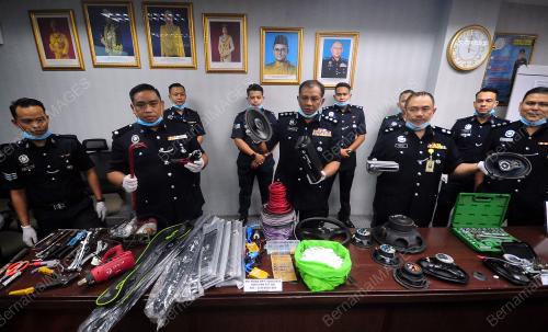 BAHARUDIN MAT TAIB