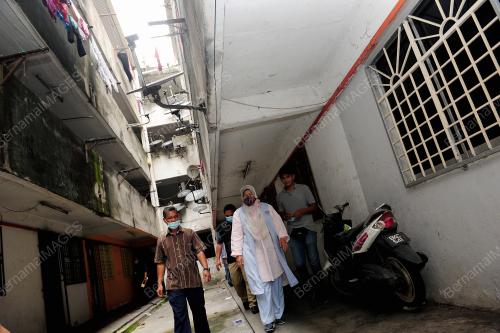 LAWATAN MENTERI KPKT KE FLAT TAMAN SRI BEREMBAG