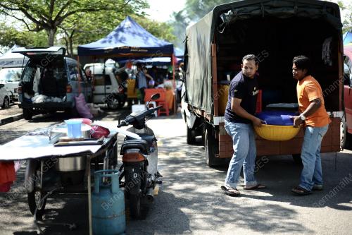 SG02_30062014_BAZAAR