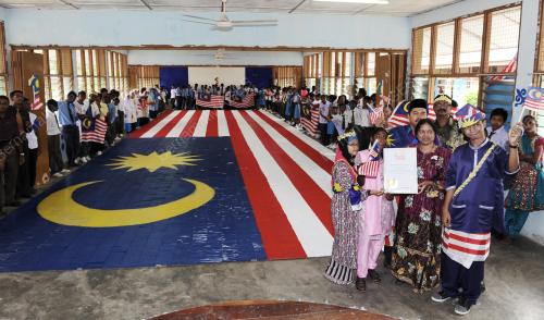 SG02_30082012_BENDERA_BESAR