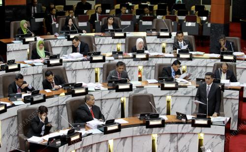 SG02_31032015_SIDANG_DUN