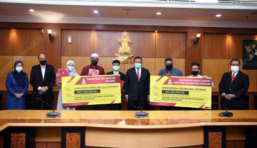 DATUK SERI AMIRUDIN SHARI