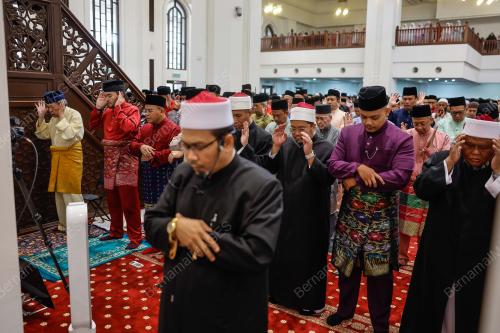 SULTAN SHARAFUDDIN IDRIS SHAH