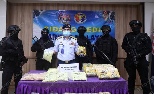 LAKSAMANA MADYA (M) KAMARUSZAMAN ABU HASSAN
