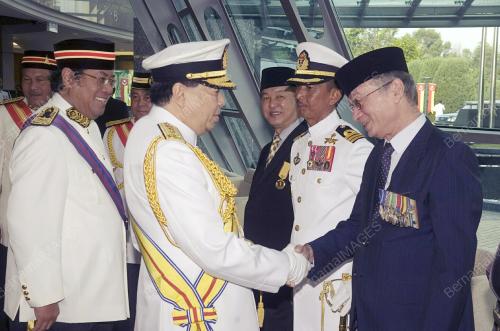 SULTAN SHARAFUDDIN IDRIS SHAH