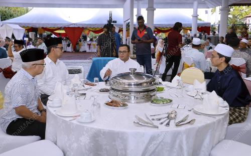 DATUK SERI AMIRUDIN SHARI