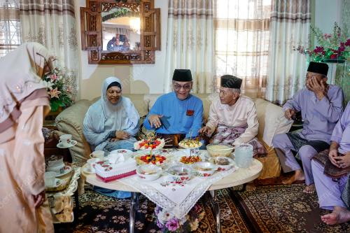 DATUK SERI DR DZULKEFLY AHMAD