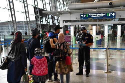 TINJAUAN WARGA KOTA PULANG KE KAMPUNG HALAMAN