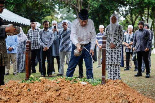 SULTAN SHARAFUDDIN IDRIS SHAH