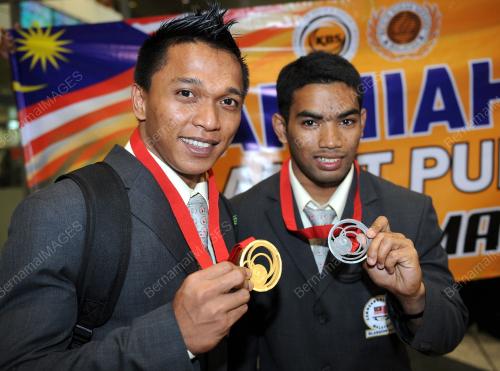 SG03_02082014_ANGKAT_BERAT