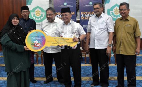 DATUK DR MOHD NA'IM MOKHTAR
