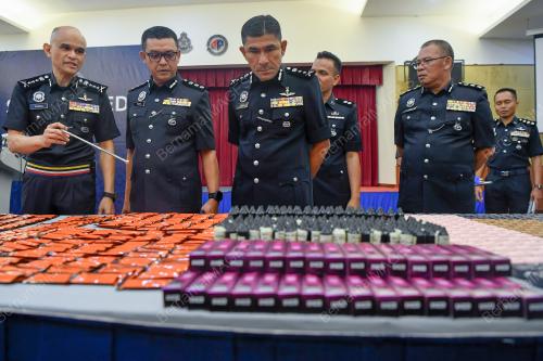 DATUK SHAZELI KAHAR