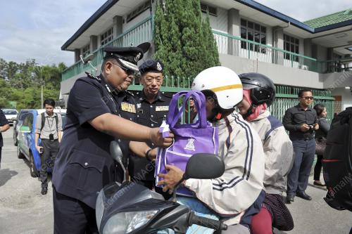 SG03_03022016_POLIS_CNY